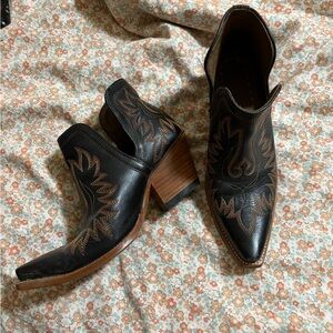 Ariat Dixon Booties